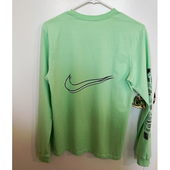 NSW HBR WORLDWIDE TEE
Nike
Color: Cucumber Calm
Size:S - Picture 4 of 5